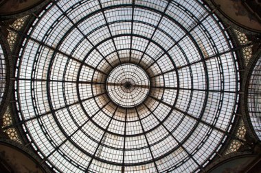 Milan, İtalya - 3 Kasım 2012: Milano 'nun en eski aktif alışveriş merkezi olan Galleria Vittorio Emanuele II' nin tavan detayları.