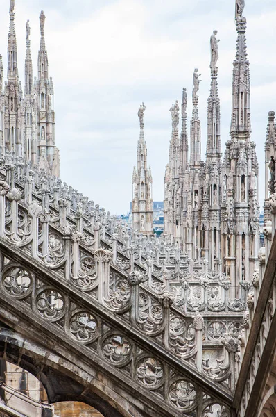 Sochy Bílého Mramoru Střeše Slavné Katedrály Duomo Milano Miláně Itálie — Stock fotografie