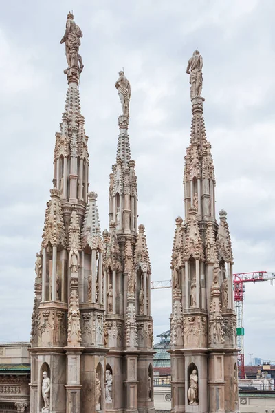 Vita Marmorstatyer Taket Till Den Berömda Katedralen Duomo Milano Milano — Stockfoto