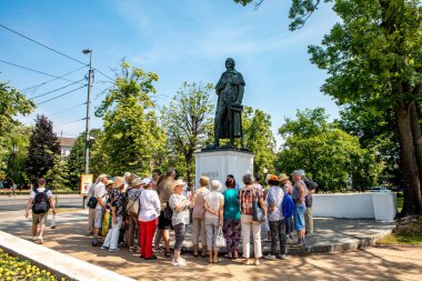 Kaliningrad, Rusya - 20 Haziran 2019: Alman şair Johann Christoph Friedrich von Schiller anıtı (1759-1805). Heykeltıraş Stanislaus Cauer, 1910.