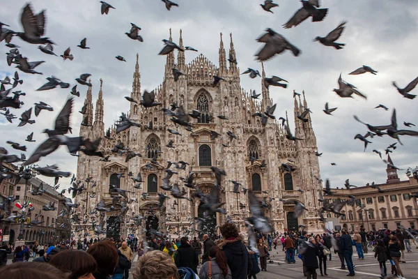 Milán Italia Noviembre 2012 Los Turistas Visitan Catedral Más Grande — Foto de Stock