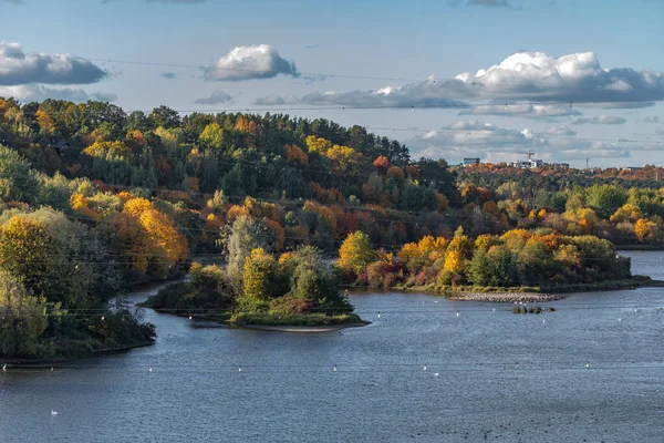 立陶宛的秋天 立陶宛最长的河流 Kaunas水电站附近的Nemunas — 图库照片