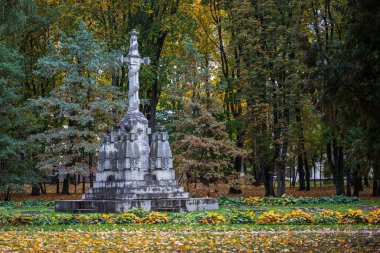 Kaunas, Litvanya - 5 Ekim 2019: Serenity Park 'taki anıt, bilinmeyen askerlerin, heykeltıraş Stasys Stanisauskas' ın mezarlarının yerine 1930 yılında dikildi..