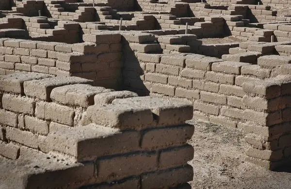 Paredes pré-históricas de tijolo adobe — Fotografia de Stock