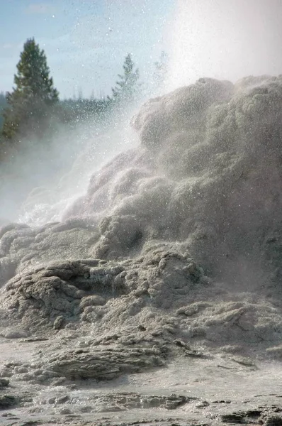 Geiser spray in Yellowstone — Stockfoto