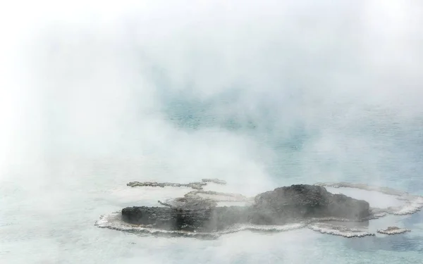 Excelcior Geyser Vapor Cria Ilusão Ilhas Vasto Oceano — Fotografia de Stock