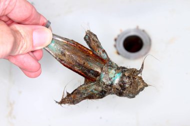 Lavabo drenaj iğrenç takunya