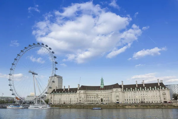 London Eye e County Hall de Londres — Fotografia de Stock