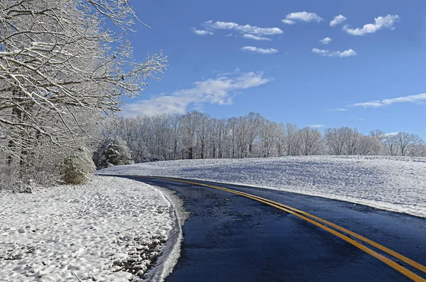 Icy Curving Road in Winter — Stock Photo, Image