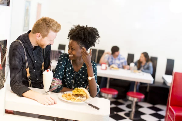 Couple eating in diner — Stock Photo, Image
