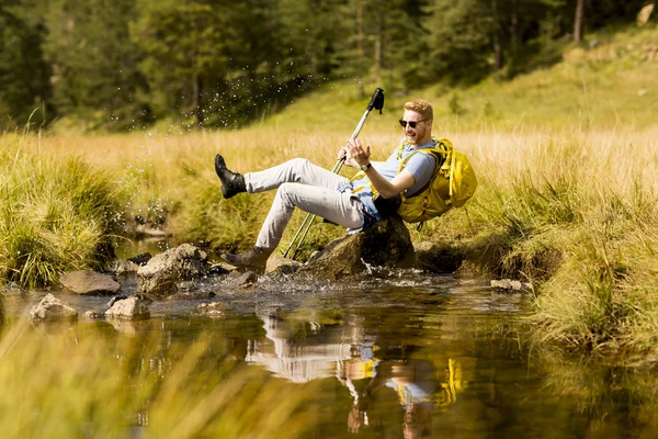 Young man hiking — Stock Photo, Image