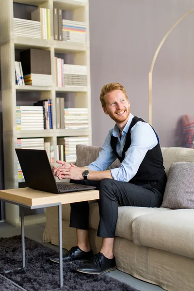 Man working on laptop — Stock Photo, Image