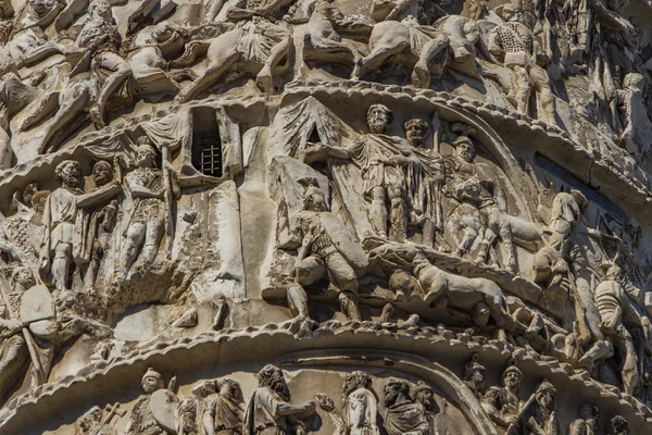 Column of Marcus Aurelius in Rome — Stock Photo, Image