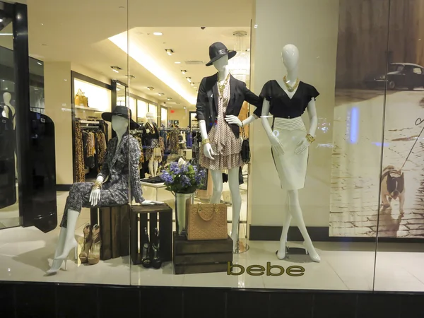 Vitrine da loja Bebe — Fotografia de Stock