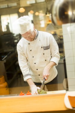 Restoranda genç Şef