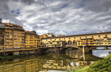 Floransa'daki Ponte vecchio Köprüsü
