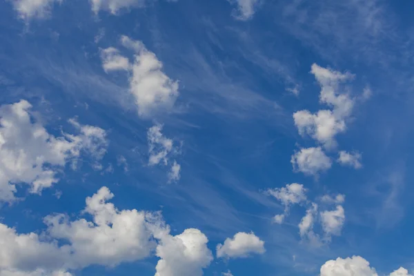 Nuvole e vista cielo — Foto Stock