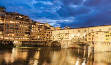 Floransa'daki Ponte vecchio Köprüsü