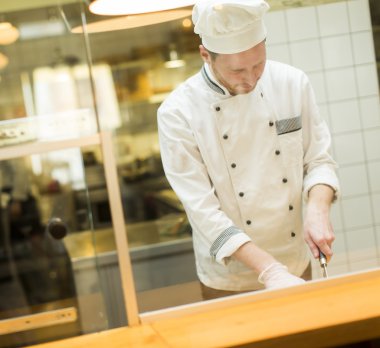 Restoranda genç Şef