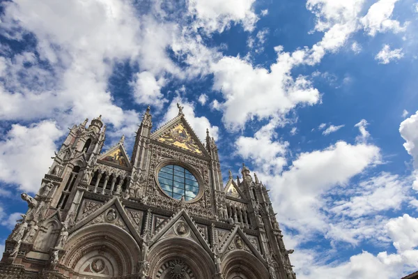 Buitenkant van de kathedraal van Siena — Stockfoto