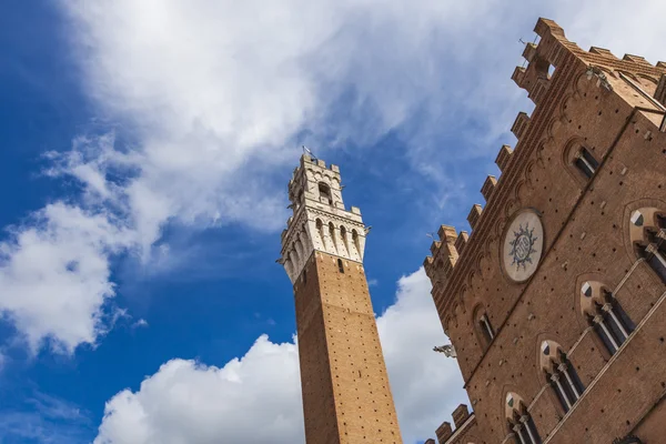 Palazzo Publico y Torre del Mangia en Siena — Foto de Stock