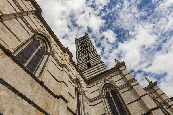 锡耶纳的大教堂外观 — 图库照片