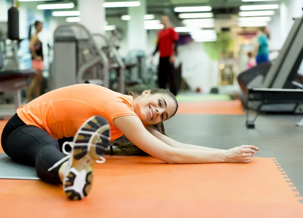 Young woman in the gym — Stock Photo, Image