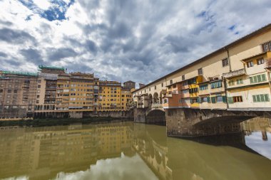 Floransa'daki Ponte vecchio Köprüsü