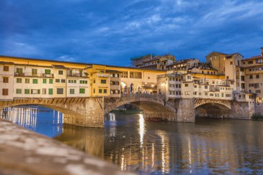 Floransa'daki Ponte vecchio Köprüsü
