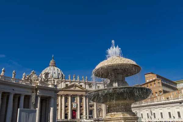 St. Peter's square in Vaticaan — Stockfoto