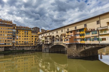 Floransa'daki Ponte vecchio Köprüsü