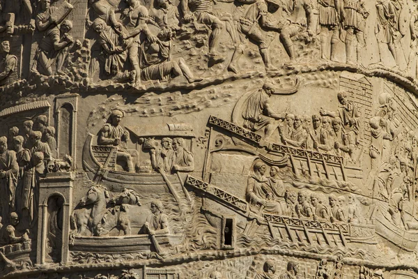 Roma'da Trajan sütunu