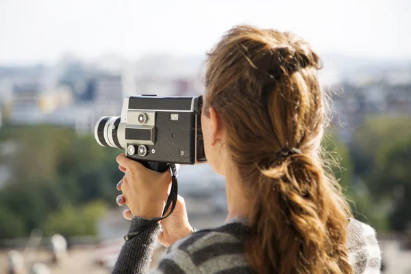 Vintage fotoğraf makinesi olan kadın — Stok fotoğraf