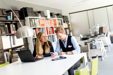 Ofiste çalışanlar.