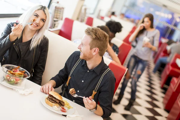 Vrienden met diner — Stockfoto