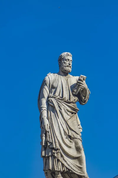 Standbeeld in san't angelo brug in rome — Stockfoto