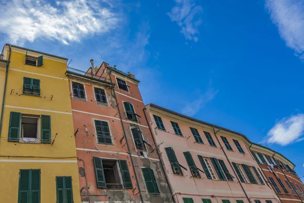 Bunte Häuser am Vernazza — Stockfoto