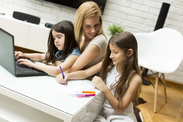 Mother with daughters at home — Stock Photo, Image
