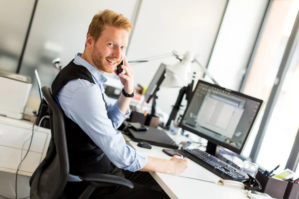 Young businessman in the office — Stock Photo, Image