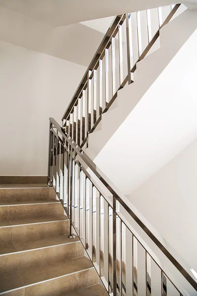 Escaleras en la casa moderna con estilo —  Fotos de Stock