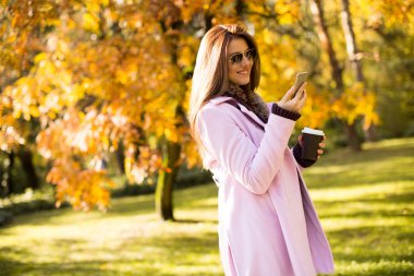 Sonbahar Park modern kadın