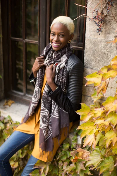 Genç Afrikalı Amerikalı kadın