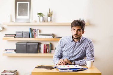 Genç freelancerat Resepsiyon