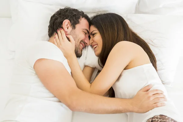 Young couple in the bed — Stock Photo, Image