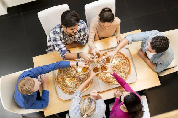 Friends at pizza party — Stock Photo, Image