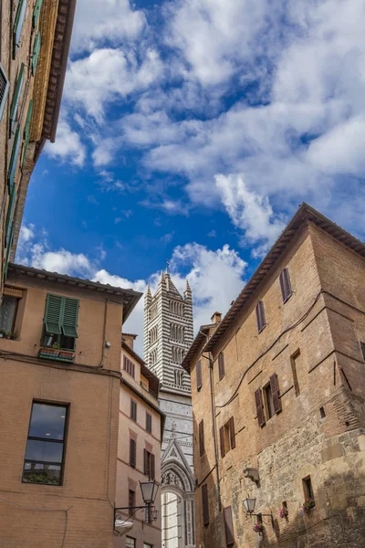 Casas tradicionais em Siena — Fotografia de Stock