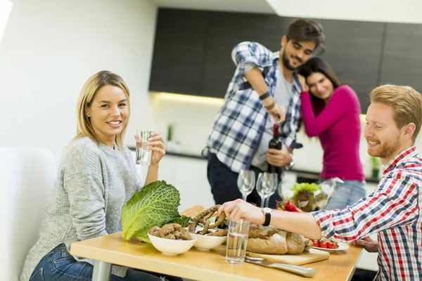 Young people at home wine party — Stock Photo, Image