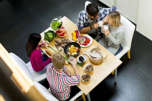 Friends at pizza party — Stock Photo, Image