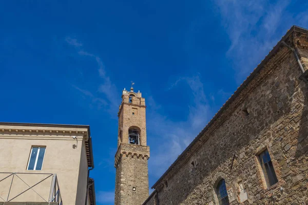 Mittelalterlicher Glockenturm in Montalcino — Stockfoto