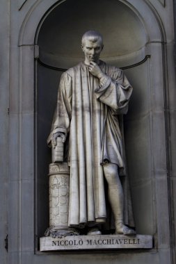 Niccolo Machiavelli heykeli Floransa